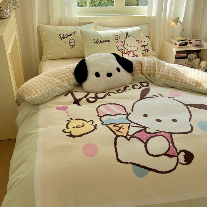 91家纺网 家纺一手货源 找家纺 三朵家纺 2025新款数码大版牛奶绒印花三丽鸥系列四件套 甜蜜帕恰