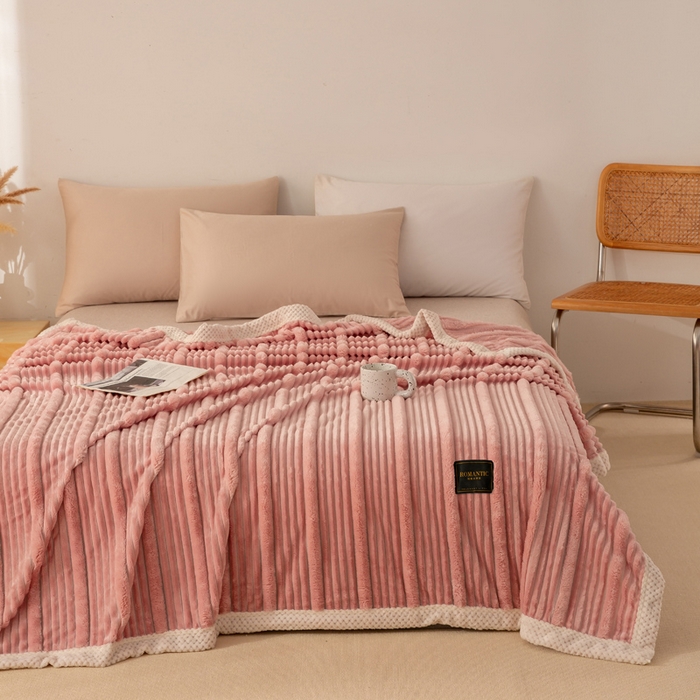 91家纺网 家纺一手货源 找家纺 爱彼家纺 2025秋冬新款兔毛绒子母条毛毯毯子 子母条-柔梦粉韵