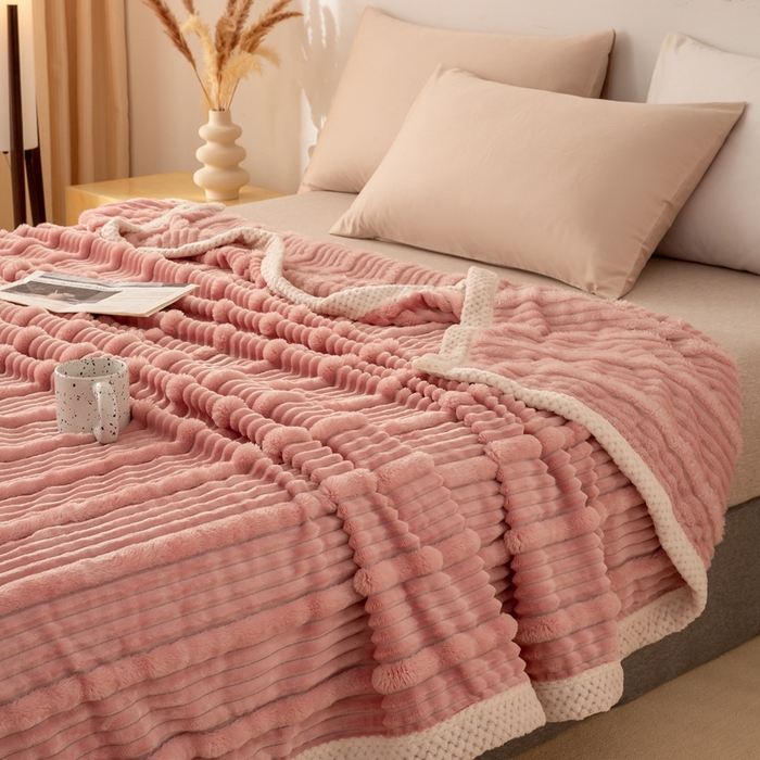 91家纺网 家纺一手货源 找家纺 爱彼家纺 2025秋冬新款兔毛绒子母条毛毯毯子 子母条-柔梦粉韵