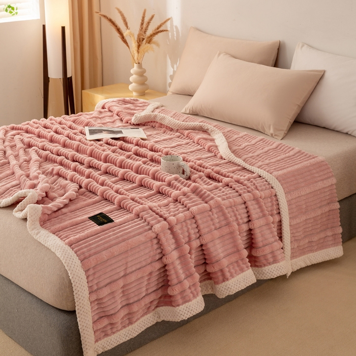 91家纺网 家纺一手货源 找家纺 爱彼家纺 2025秋冬新款兔毛绒子母条毛毯毯子 子母条-柔梦粉韵