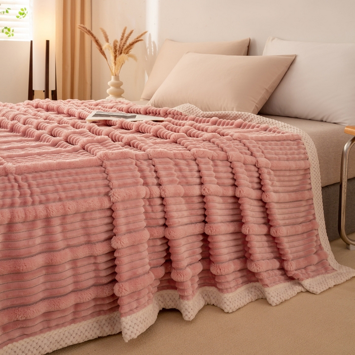 91家纺网 家纺一手货源 找家纺 爱彼家纺 2025秋冬新款兔毛绒子母条毛毯毯子 子母条-柔梦粉韵