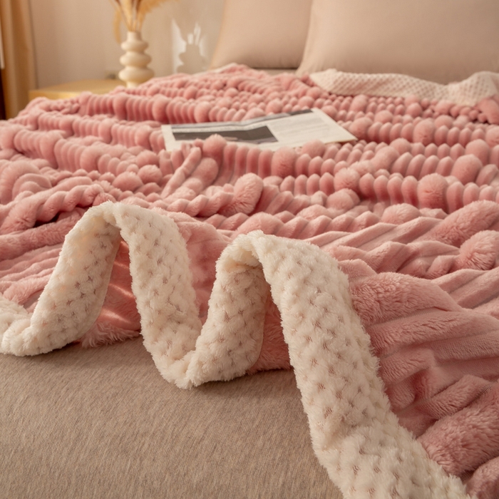 91家纺网 家纺一手货源 找家纺 爱彼家纺 2025秋冬新款兔毛绒子母条毛毯毯子 子母条-柔梦粉韵