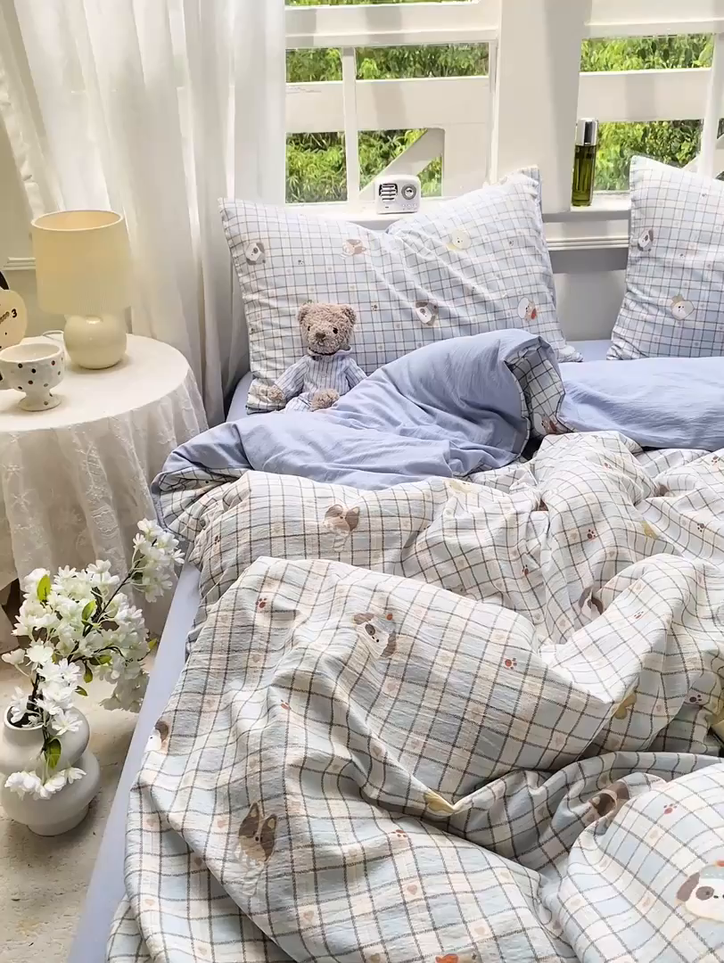 91家纺网 家纺一手货源 找家纺 朵朵家纺 2025新款云感提花双层纱印花四件套 淘气乐园