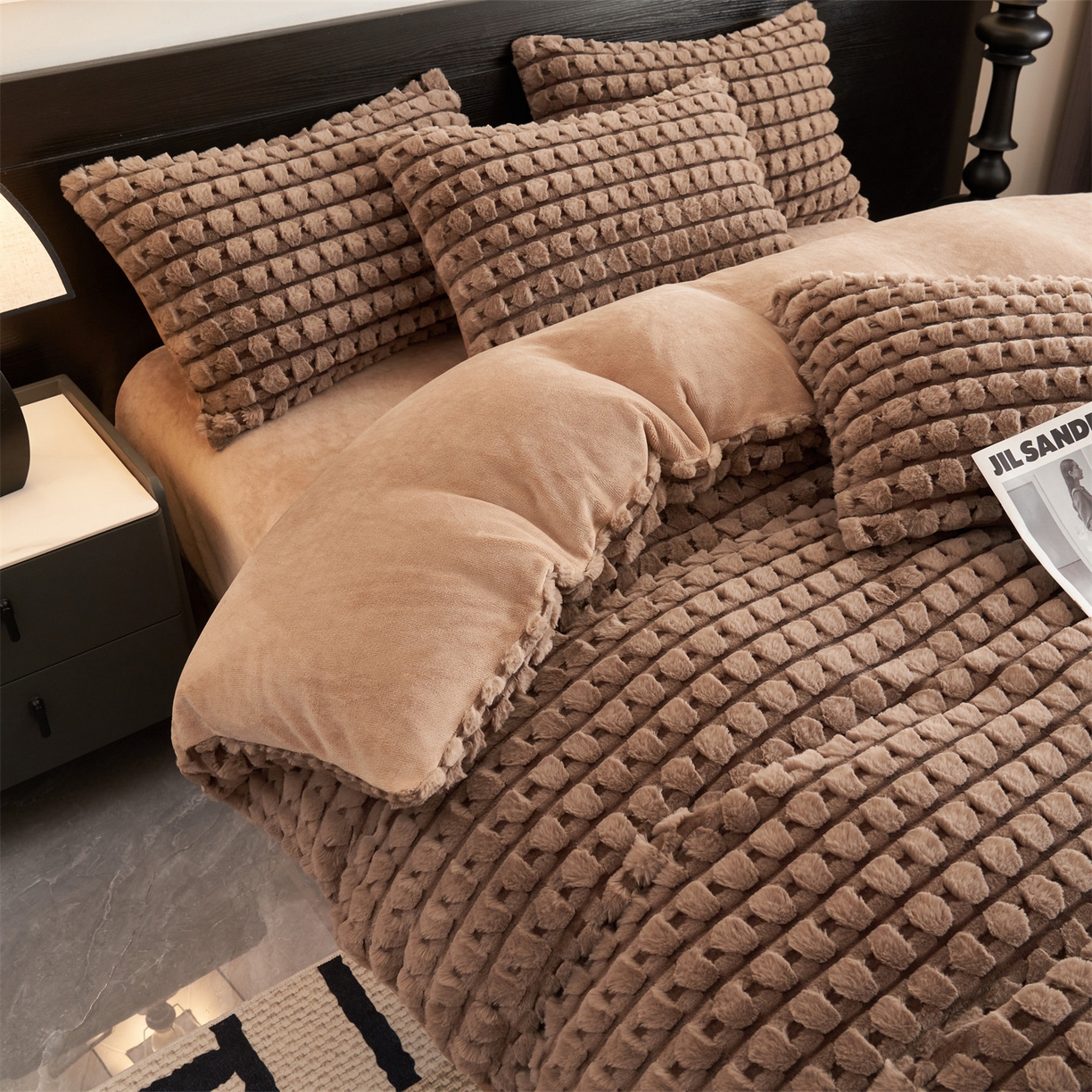 91家纺网 家纺一手货源 找家纺 恒爱家纺 2025新款雪貂绒提花简约四件套 咖啡色