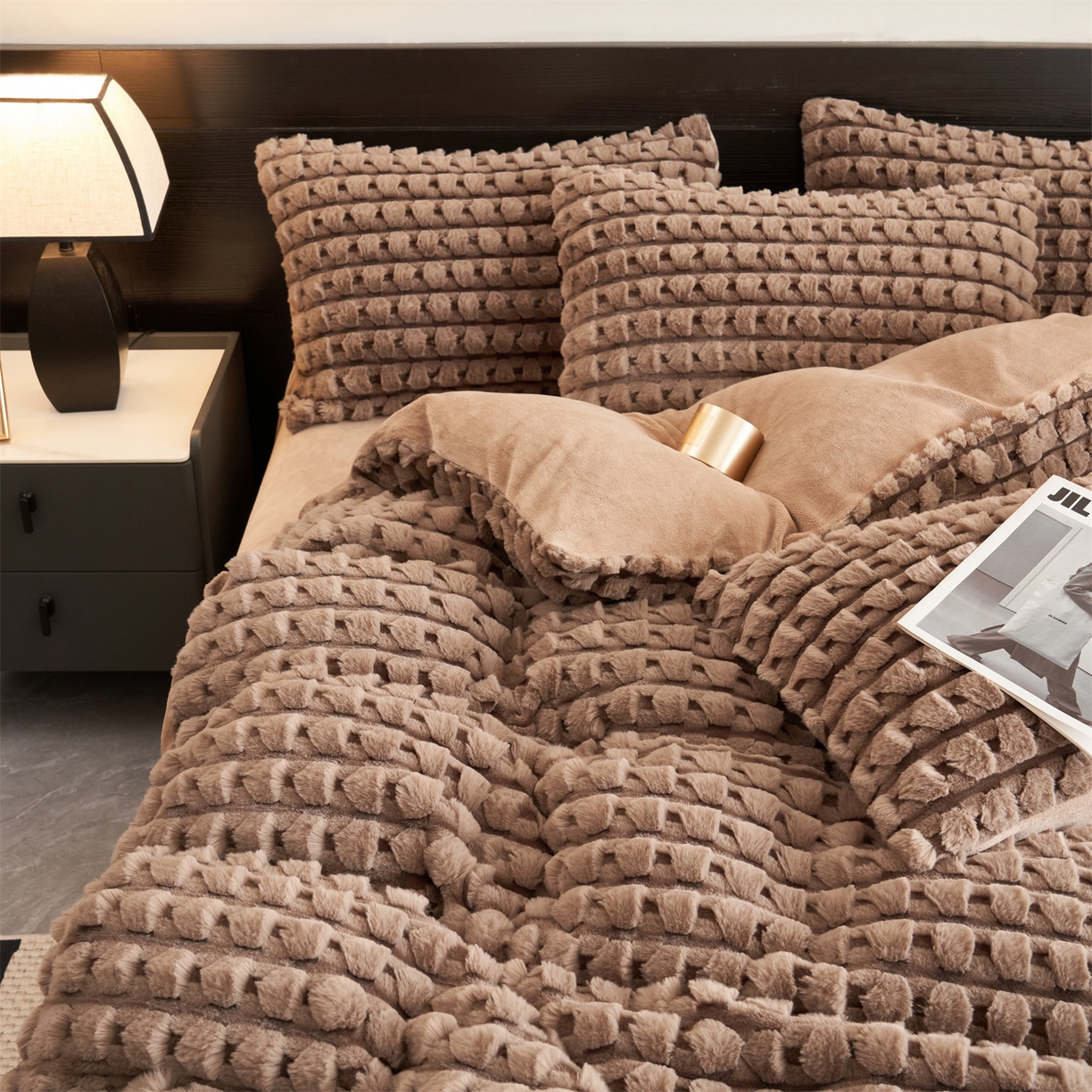 91家纺网 家纺一手货源 找家纺 恒爱家纺 2025新款雪貂绒提花简约四件套 咖啡色