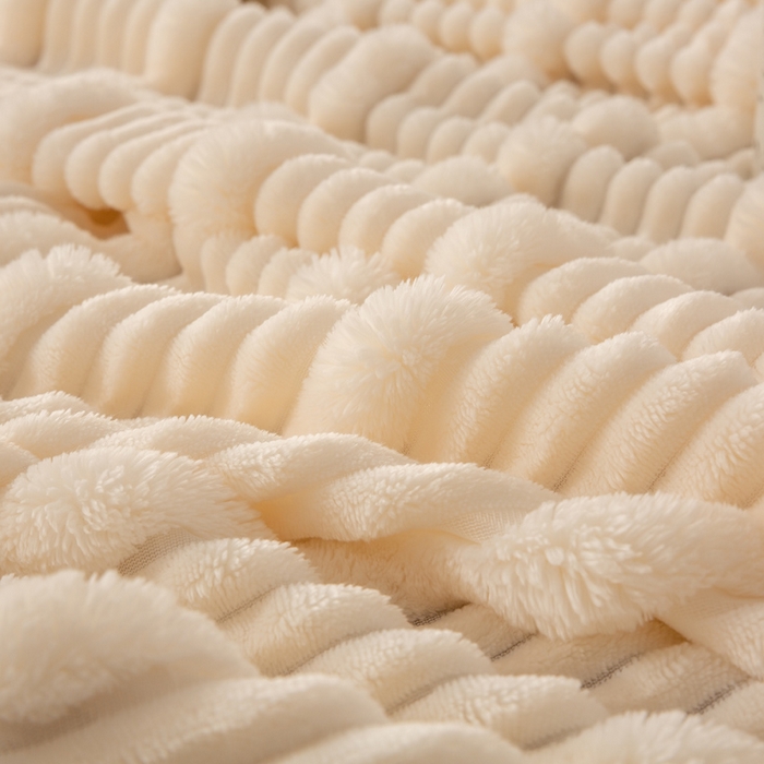 91家纺网 家纺一手货源 找家纺 爱彼家纺 2025秋冬新款兔毛绒子母条毛毯毯子 子母条-柔云米白