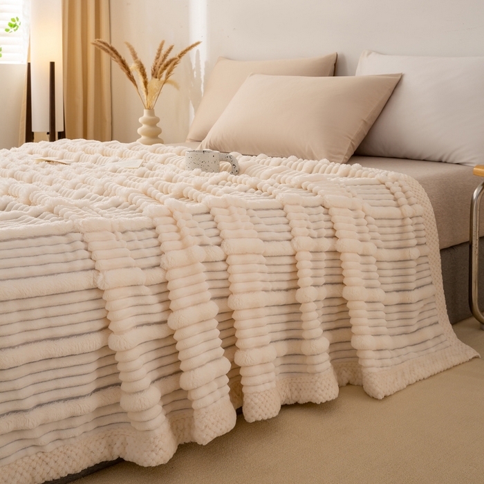 91家纺网 家纺一手货源 找家纺 爱彼家纺 2025秋冬新款兔毛绒子母条毛毯毯子 子母条-柔云米白