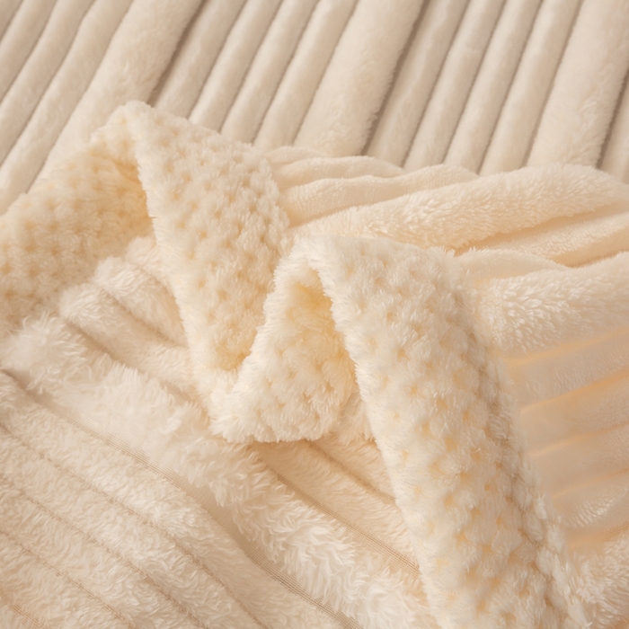 91家纺网 家纺一手货源 找家纺 爱彼家纺 2025秋冬新款兔毛绒子母条毛毯毯子 子母条-柔云米白