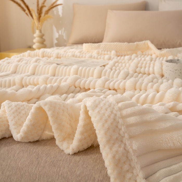 91家纺网 家纺一手货源 找家纺 爱彼家纺 2025秋冬新款兔毛绒子母条毛毯毯子 子母条-柔云米白