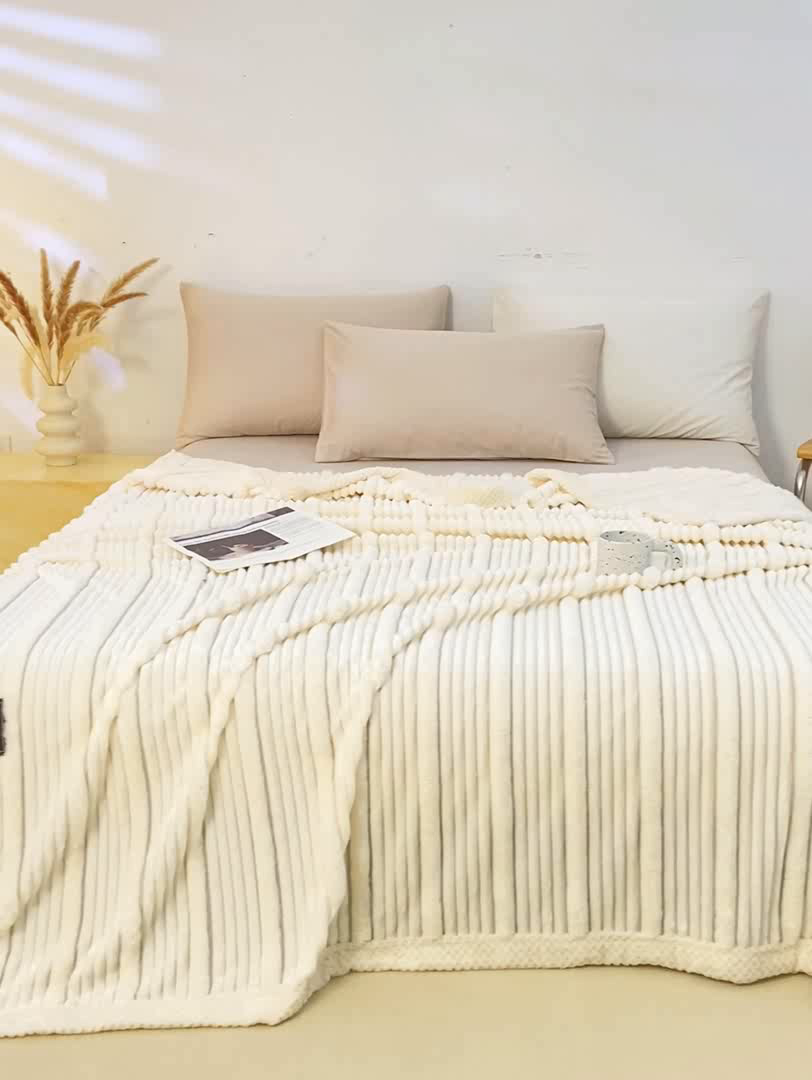 91家纺网 家纺一手货源 找家纺 爱彼家纺 2025秋冬新款兔毛绒子母条毛毯毯子 子母条-柔云米白