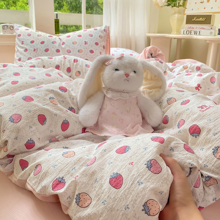 91家纺网 家纺一手货源 找家纺 朵朵家纺 2025新款云感提花双层纱印花四件套 甜心草莓