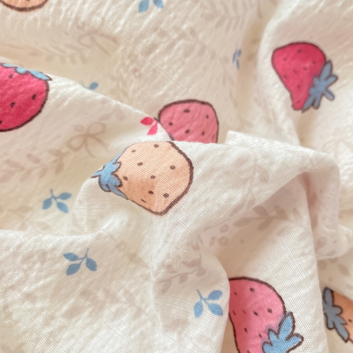 91家纺网 家纺一手货源 找家纺 朵朵家纺 2025新款云感提花双层纱印花四件套 甜心草莓