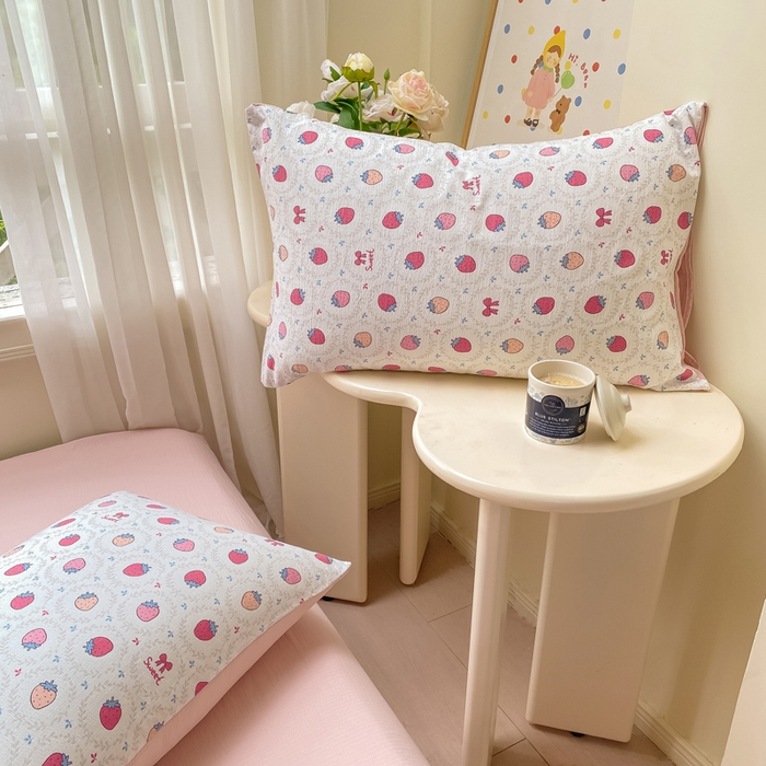 91家纺网 家纺一手货源 找家纺 朵朵家纺 2025新款云感提花双层纱印花四件套 甜心草莓