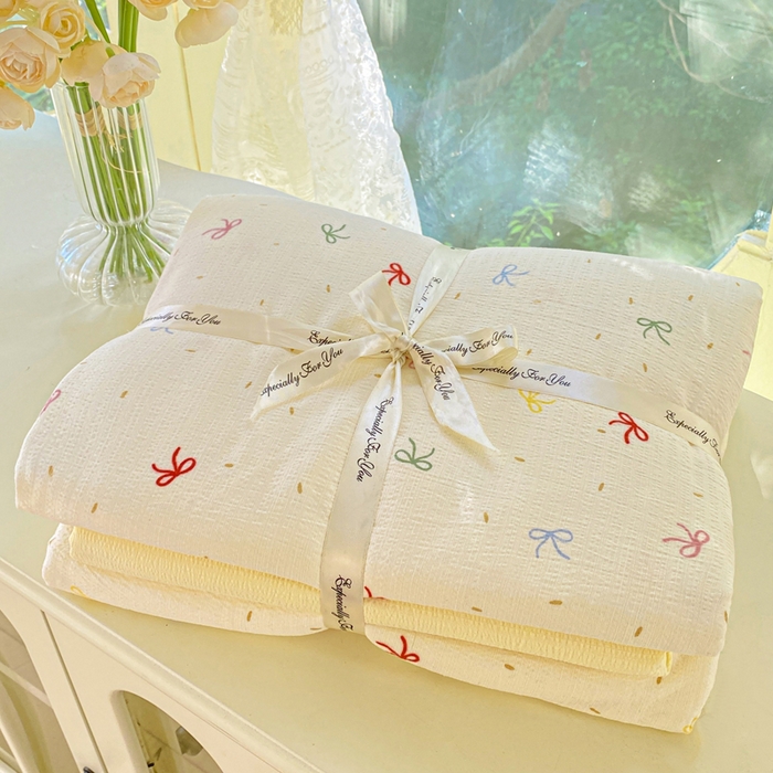 91家纺网 家纺一手货源 找家纺 朵朵家纺 2025新款云感提花双层纱印花单品被套 奶油蝴蝶结