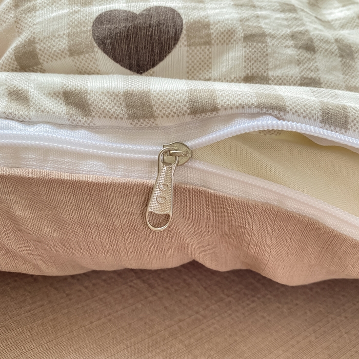 91家纺网 家纺一手货源 找家纺 朵朵家纺 2025新款云感提花双层纱印花四件套 心动