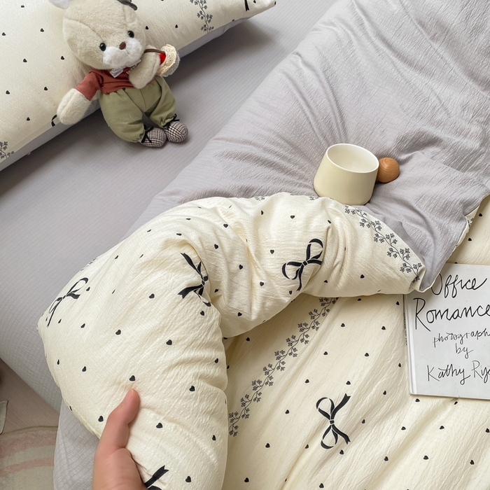 91家纺网 家纺一手货源 找家纺 朵朵家纺 2025新款云感提花双层纱印花单品被套 法式蝴蝶结