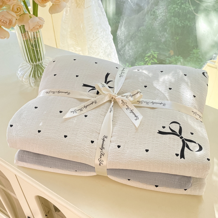 91家纺网 家纺一手货源 找家纺 朵朵家纺 2025新款云感提花双层纱印花单品被套 法式蝴蝶结