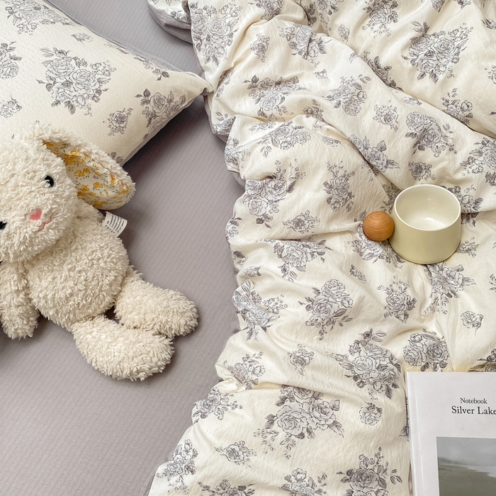 91家纺网 家纺一手货源 找家纺 朵朵家纺 2025新款云感提花双层纱印花单品被套 浮生如梦