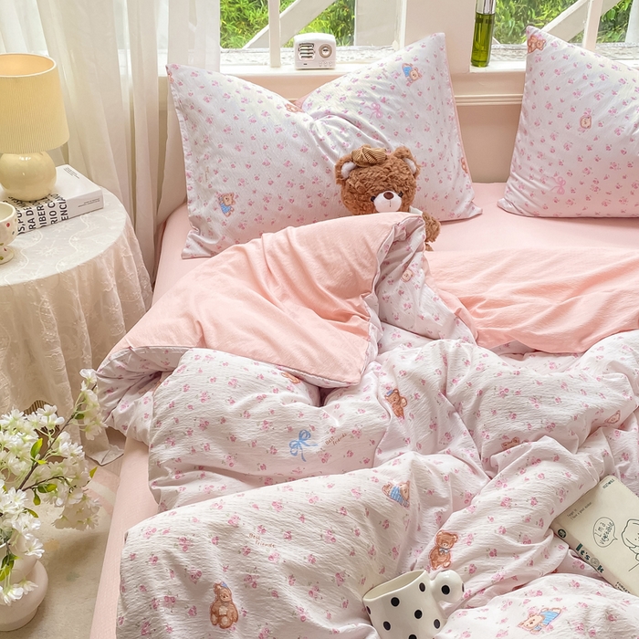 91家纺网 家纺一手货源 找家纺 朵朵家纺 2025新款云感提花双层纱印花单品被套 花町小能粉