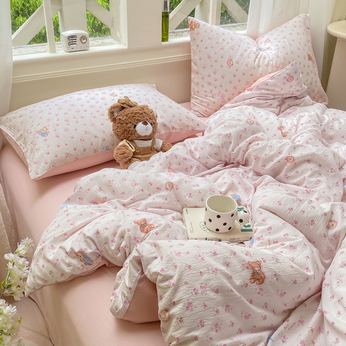 91家纺网 家纺一手货源 找家纺 朵朵家纺 2025新款云感提花双层纱印花单品被套 花町小能粉