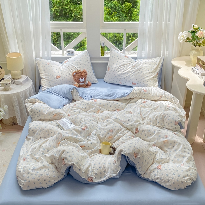 91家纺网 家纺一手货源 找家纺 朵朵家纺 2025新款云感提花双层纱印花单品被套 花町小能蓝