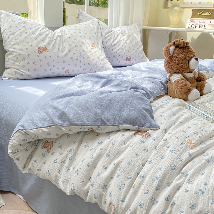 91家纺网 家纺一手货源 找家纺 朵朵家纺 2025新款云感提花双层纱印花单品被套 花町小能蓝