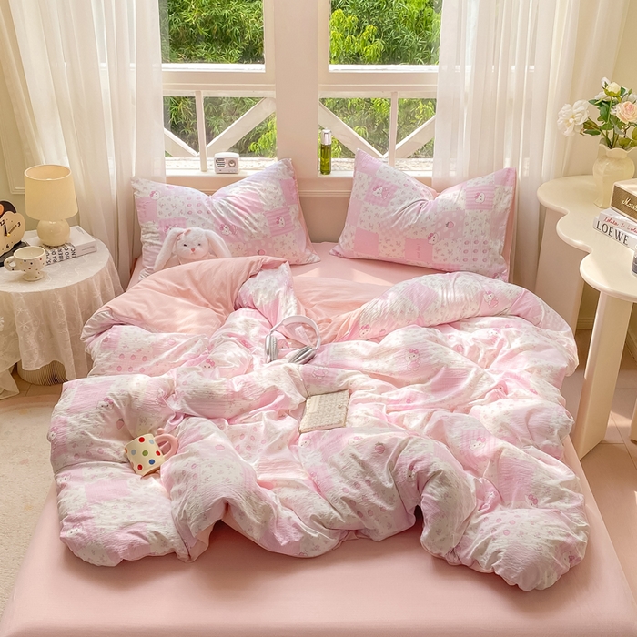 91家纺网 家纺一手货源 找家纺 朵朵家纺 2025新款云感提花双层纱印花四件套 KT花园