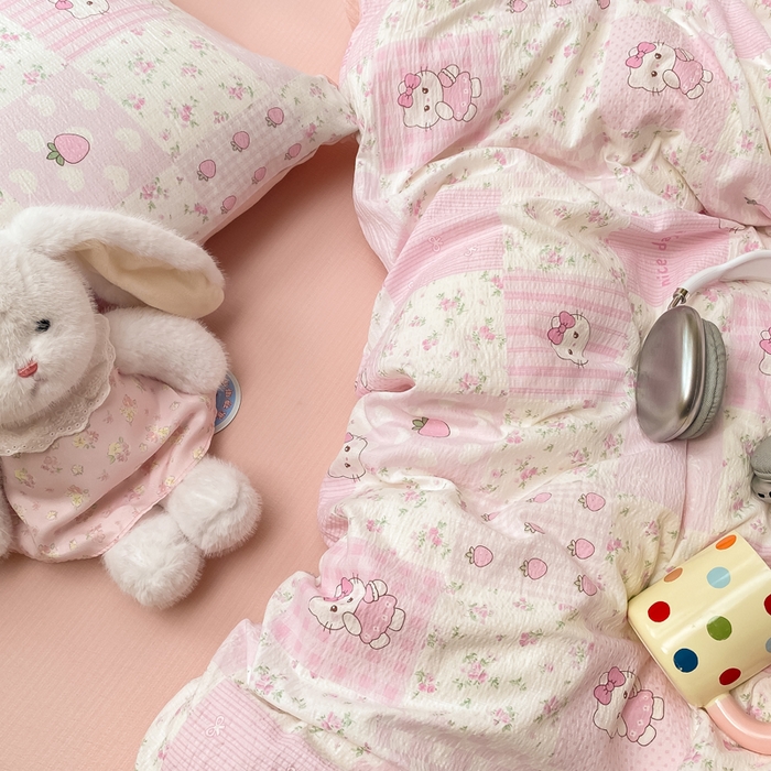 91家纺网 家纺一手货源 找家纺 朵朵家纺 2025新款云感提花双层纱印花四件套 KT花园