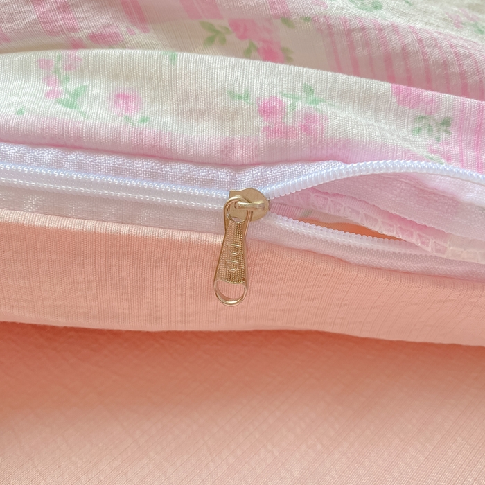 91家纺网 家纺一手货源 找家纺 朵朵家纺 2025新款云感提花双层纱印花四件套 KT花园