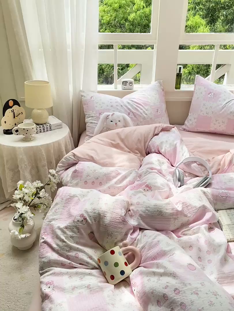 91家纺网 家纺一手货源 找家纺 朵朵家纺 2025新款云感提花双层纱印花四件套 KT花园