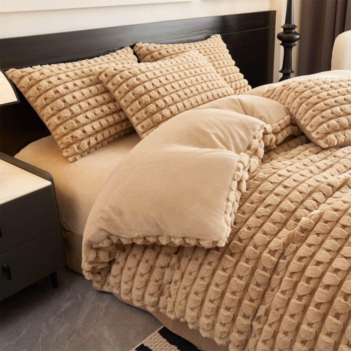 91家纺网 家纺一手货源 找家纺 恒爱家纺 2025新款雪貂绒提花简约四件套 驼色