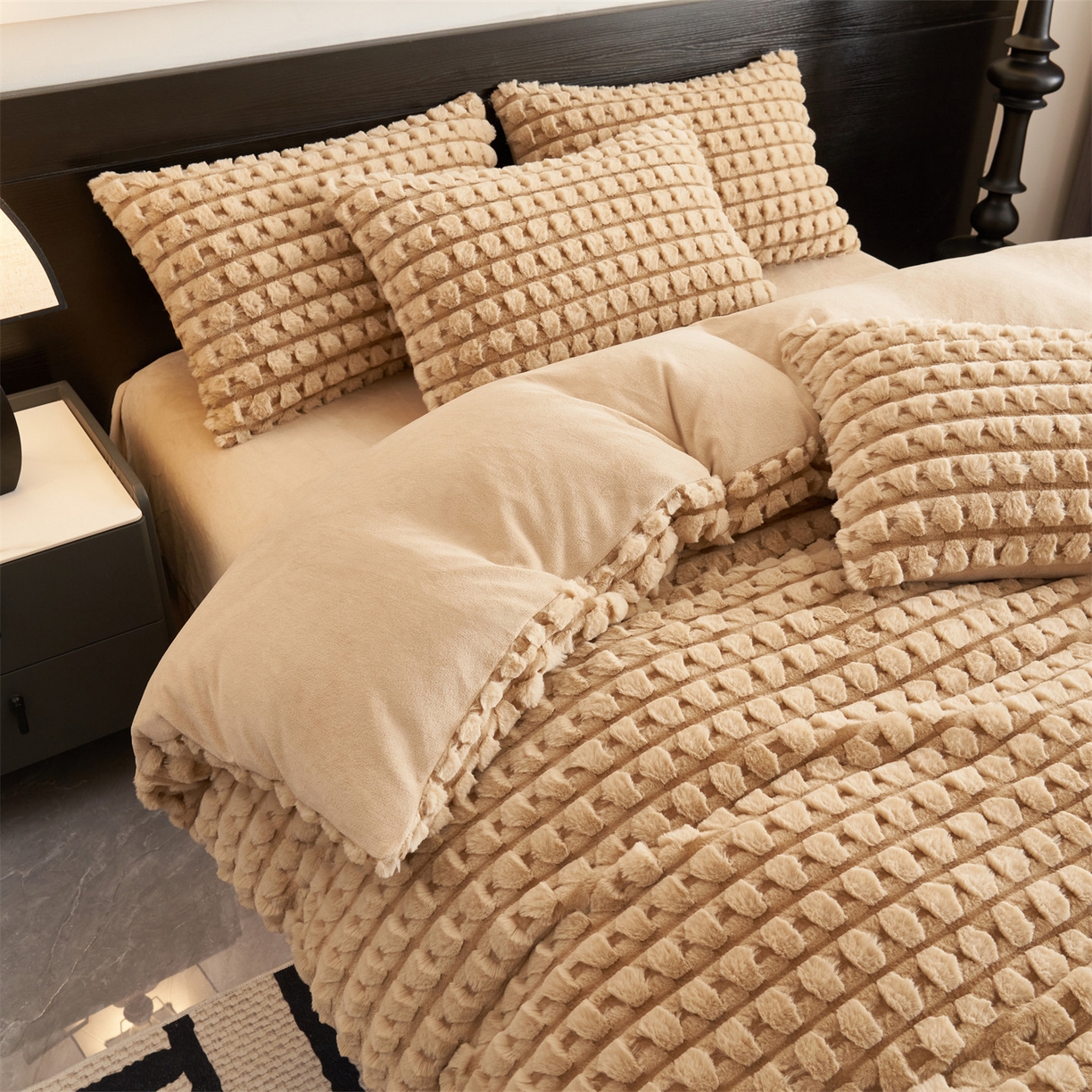 91家纺网 家纺一手货源 找家纺 恒爱家纺 2025新款雪貂绒提花简约四件套 驼色