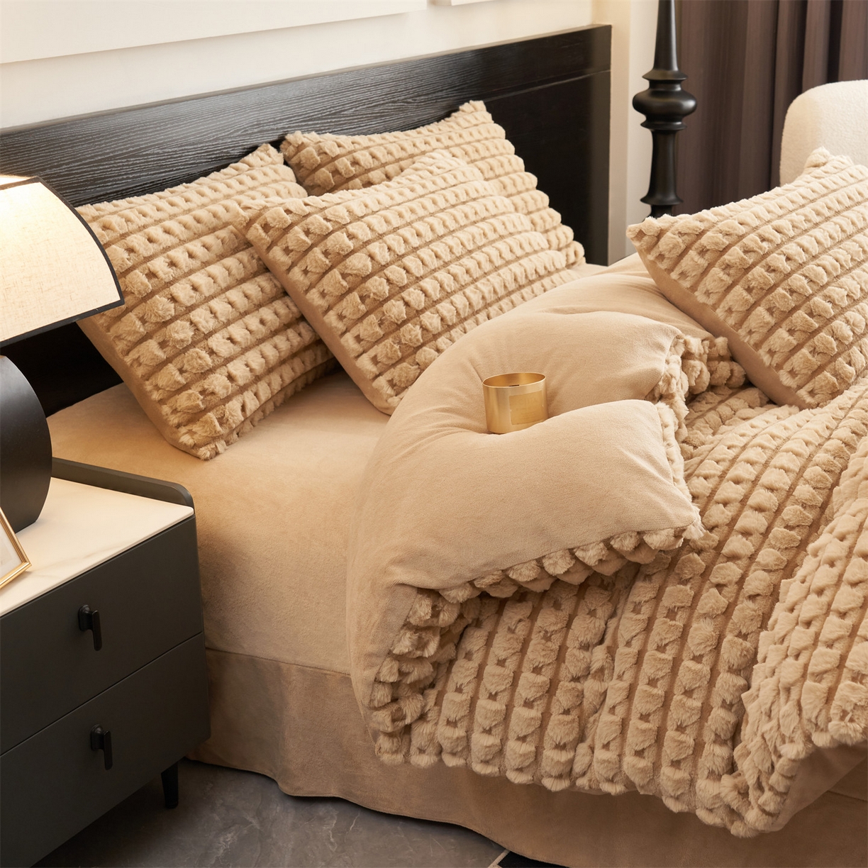 91家纺网 家纺一手货源 找家纺 恒爱家纺 2025新款雪貂绒提花简约四件套 驼色