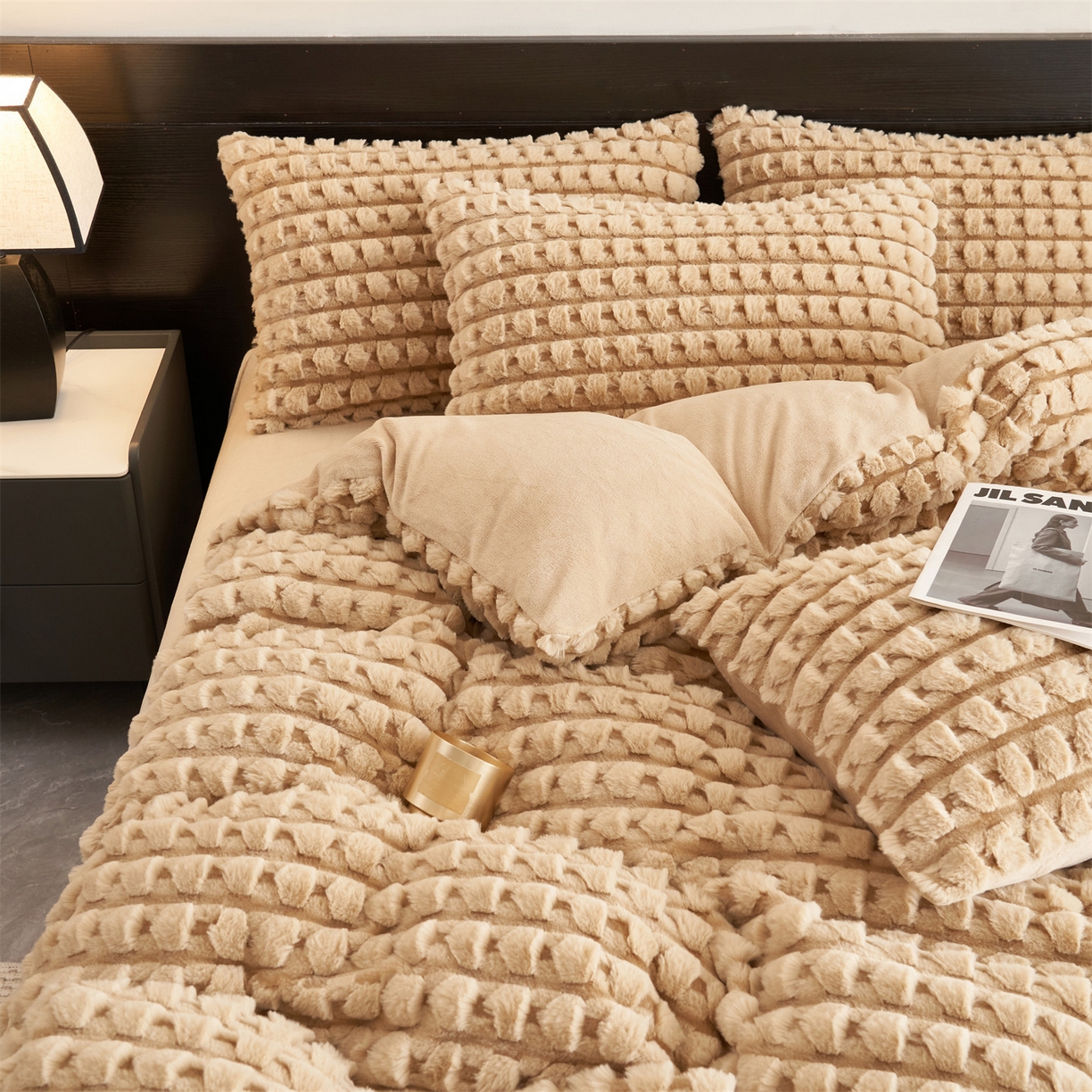 91家纺网 家纺一手货源 找家纺 恒爱家纺 2025新款雪貂绒提花简约四件套 驼色