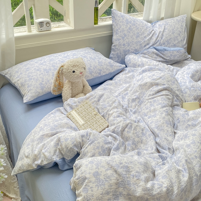 91家纺网 家纺一手货源 找家纺 朵朵家纺 2025新款云感提花双层纱印花单品被套 蓝色花园