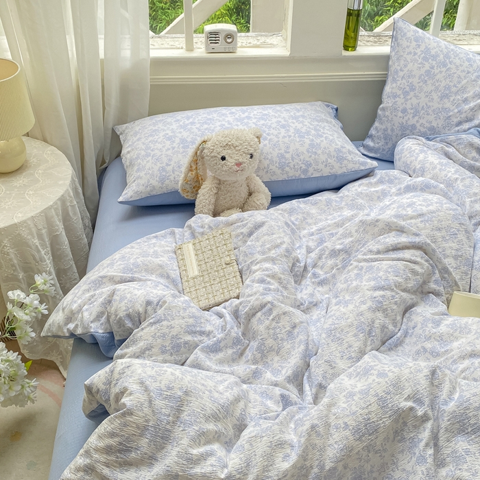 91家纺网 家纺一手货源 找家纺 朵朵家纺 2025新款云感提花双层纱印花单品被套 蓝色花园