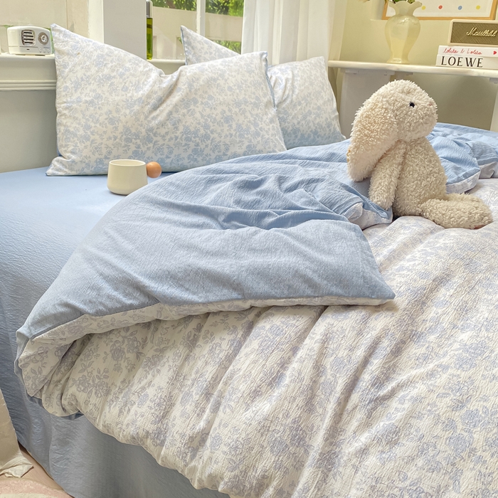 91家纺网 家纺一手货源 找家纺 朵朵家纺 2025新款云感提花双层纱印花单品被套 蓝色花园