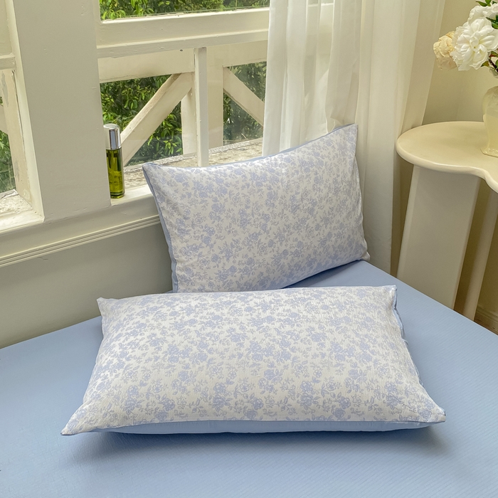 91家纺网 家纺一手货源 找家纺 朵朵家纺 2025新款云感提花双层纱印花单品枕套 蓝色花园