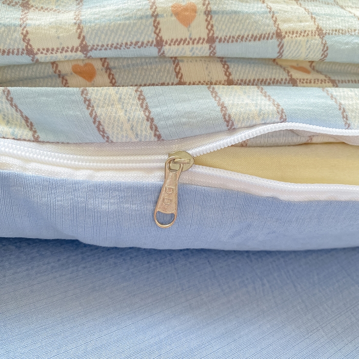 91家纺网 家纺一手货源 找家纺 朵朵家纺 2025新款云感提花双层纱印花单品被套 淘气乐园