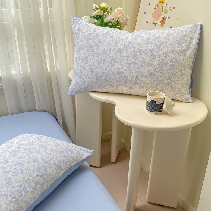 91家纺网 家纺一手货源 找家纺 朵朵家纺 2025新款云感提花双层纱印花单品枕套 蓝色花园