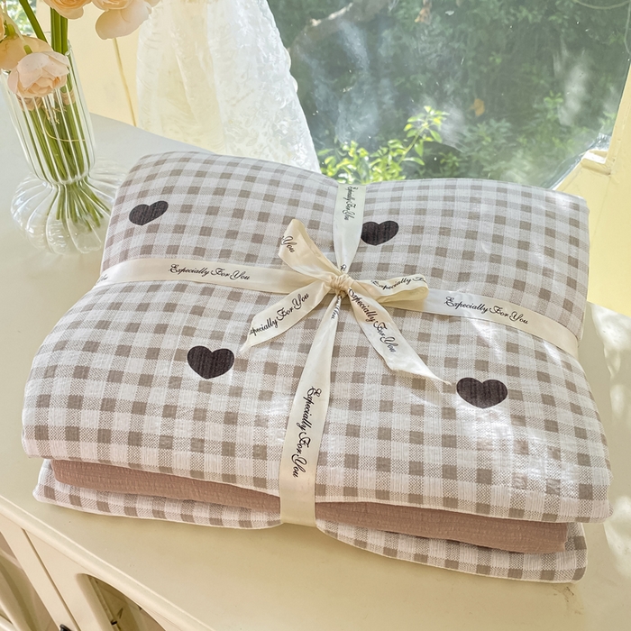 91家纺网 家纺一手货源 找家纺 朵朵家纺 2025新款云感提花双层纱印花单品被套 心动