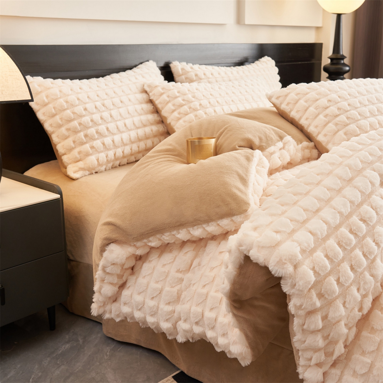 91家纺网 家纺一手货源 找家纺 恒爱家纺 2025新款雪貂绒提花简约四件套 象牙白