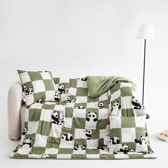 91家纺网 家纺一手货源 找家纺 照世家纺 2025新款A类棉加绒抗菌抱枕被系列 （控价：不能低于以下：小79，中号99，大120，加大140，超大160；低于零售价的链接，一经发现直接投诉下架，感谢大家的支持） 熊猫胖达