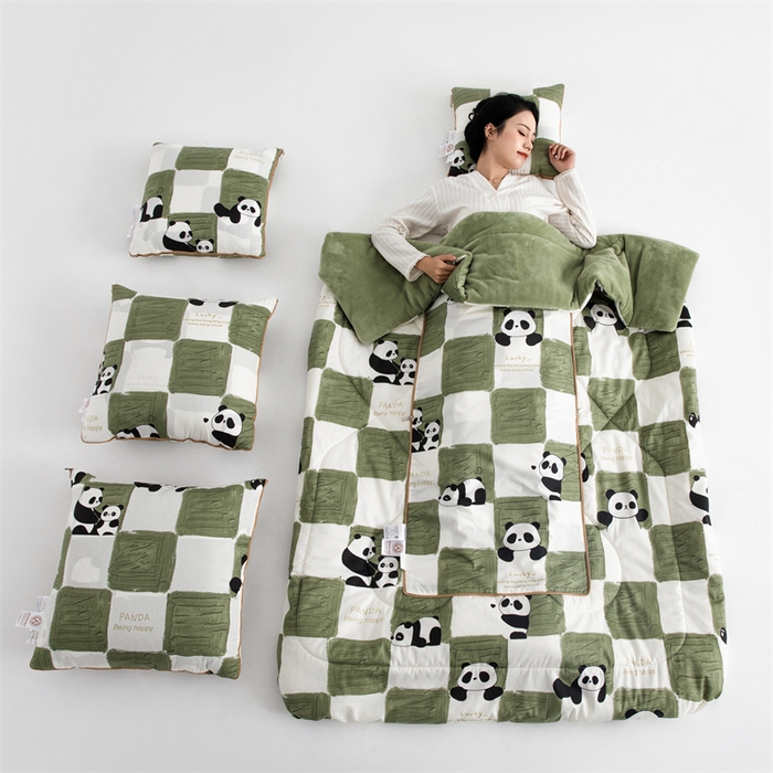 91家纺网 家纺一手货源 找家纺 照世家纺 2025新款A类棉加绒抗菌抱枕被系列 （控价：不能低于以下：小79，中号99，大120，加大140，超大160；低于零售价的链接，一经发现直接投诉下架，感谢大家的支持） 熊猫胖达