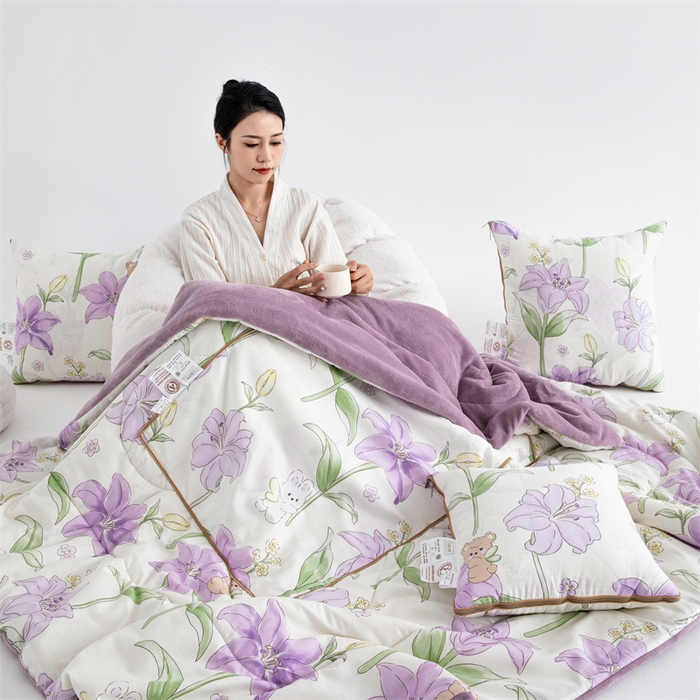 91家纺网 家纺一手货源 找家纺 照世家纺 2025新款A类棉加绒抗菌抱枕被系列 （控价：不能低于以下：小79，中号99，大120，加大140，超大160；低于零售价的链接，一经发现直接投诉下架，感谢大家的支持） 春日来信