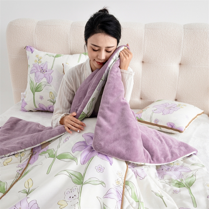 91家纺网 家纺一手货源 找家纺 照世家纺 2025新款A类棉加绒抗菌抱枕被系列 （控价：不能低于以下：小79，中号99，大120，加大140，超大160；低于零售价的链接，一经发现直接投诉下架，感谢大家的支持） 春日来信