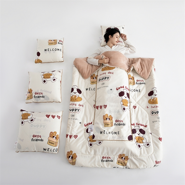 91家纺网 家纺一手货源 找家纺 照世家纺 2025新款A类棉加绒抗菌抱枕被系列 （控价：不能低于以下：小79，中号99，大120，加大140，超大160；低于零售价的链接，一经发现直接投诉下架，感谢大家的支持） 方糖起司