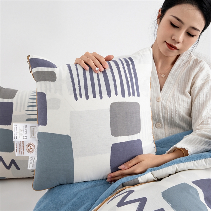 91家纺网 家纺一手货源 找家纺 照世家纺 2025新款A类棉加绒抗菌抱枕被系列 （控价：不能低于以下：小79，中号99，大120，加大140，超大160；低于零售价的链接，一经发现直接投诉下架，感谢大家的支持） 海盐薄荷