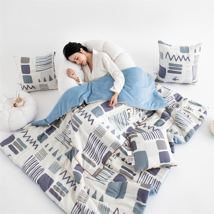 91家纺网 家纺一手货源 找家纺 照世家纺 2025新款A类棉加绒抗菌抱枕被系列 （控价：不能低于以下：小79，中号99，大120，加大140，超大160；低于零售价的链接，一经发现直接投诉下架，感谢大家的支持） 海盐薄荷