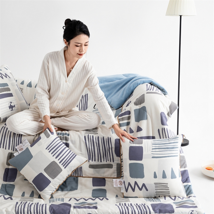 91家纺网 家纺一手货源 找家纺 照世家纺 2025新款A类棉加绒抗菌抱枕被系列 （控价：不能低于以下：小79，中号99，大120，加大140，超大160；低于零售价的链接，一经发现直接投诉下架，感谢大家的支持） 海盐薄荷